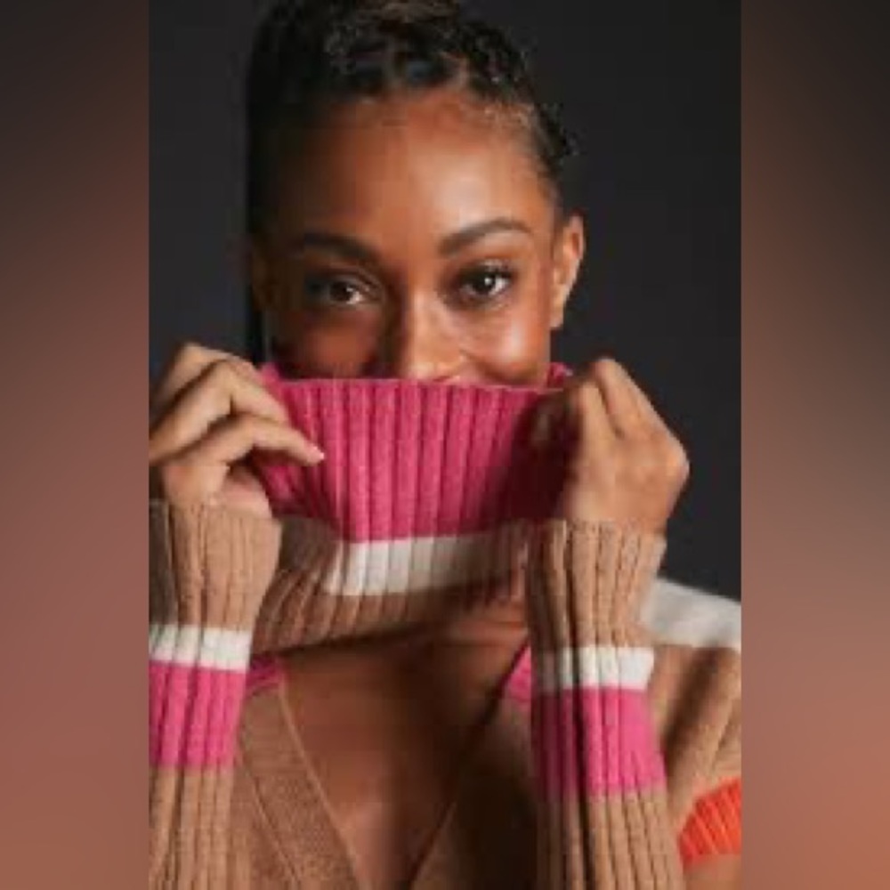 Mauve Women's V-Neck Stripe Sweater in Pink, Tan, White